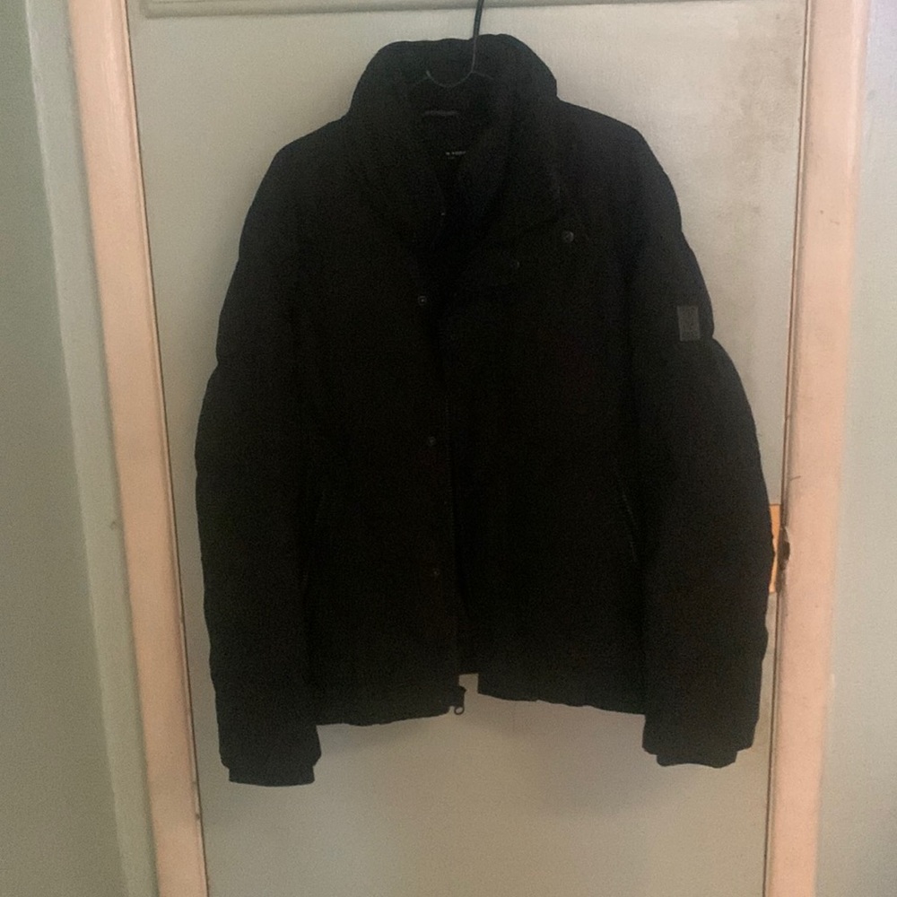 Selling a men’s coat any questions ask 💕😊